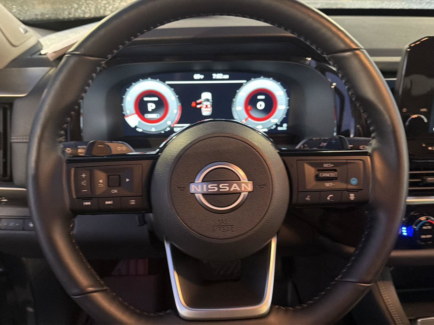 Used 2025 Nissan Pathfinder Platinum w/ Lighting Package (N92) AWD/4WD image 22
