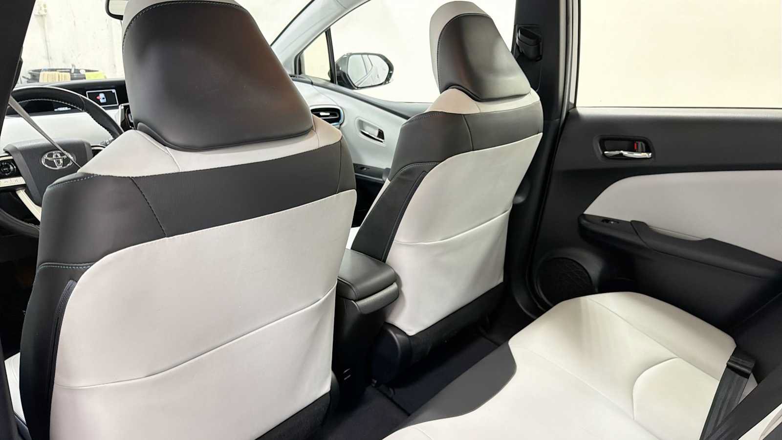 Certified 2016 Toyota Prius Four FWD image 26