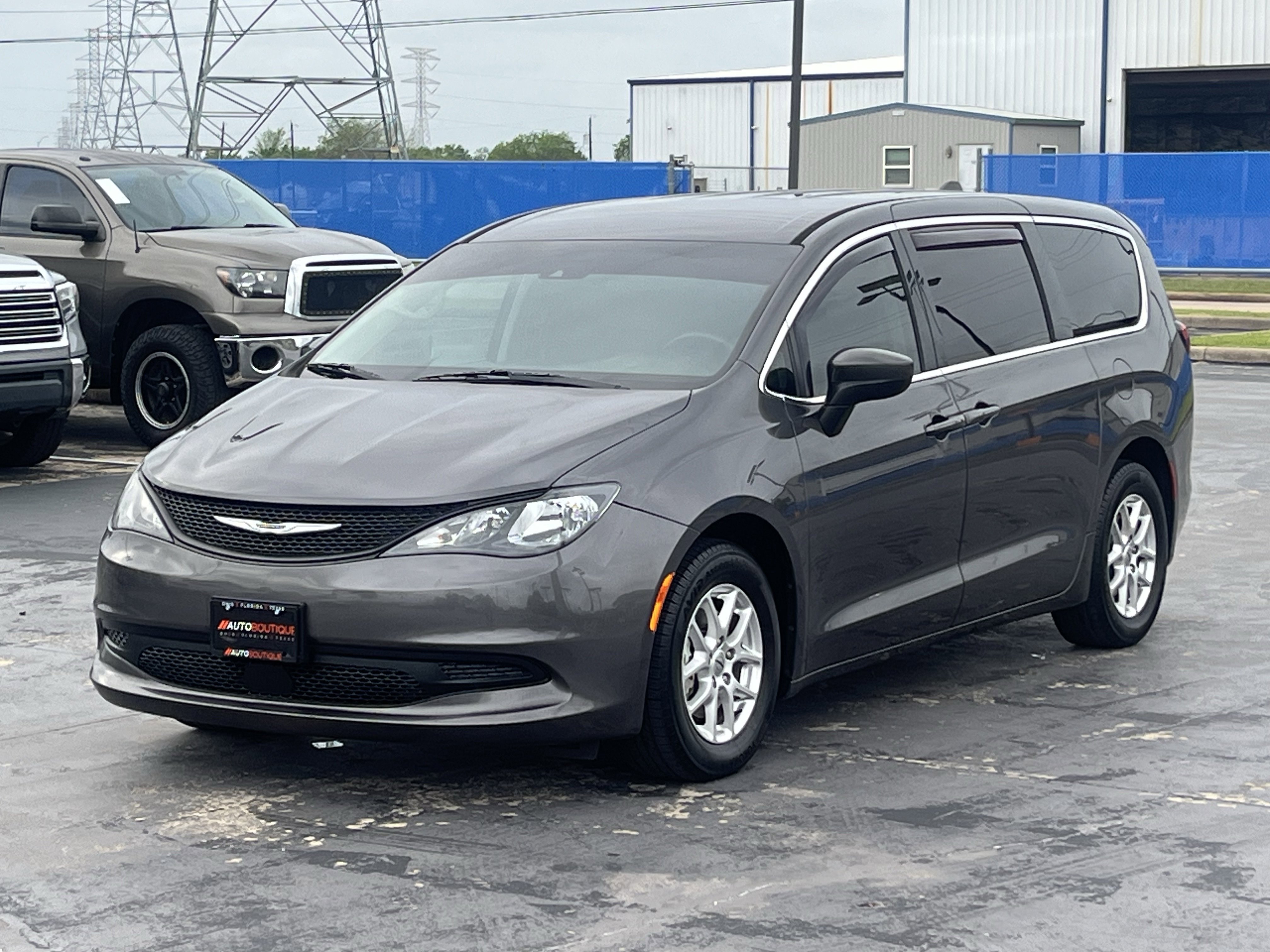 Used 2021 Chrysler Voyager LX w/ Cold Weather Group image 5