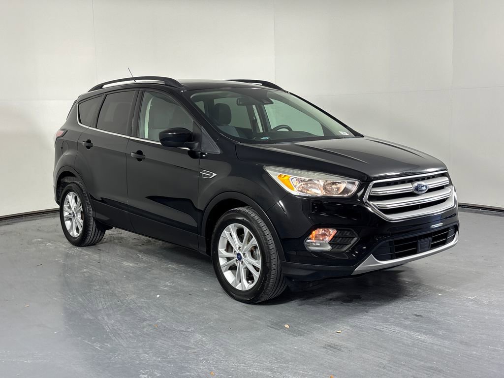 Used 2018 Ford Escape SE w/ Ford Safe & Smart Package FWD image 3
