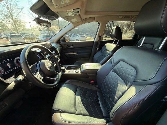 Used 2024 Nissan Pathfinder Platinum image 15