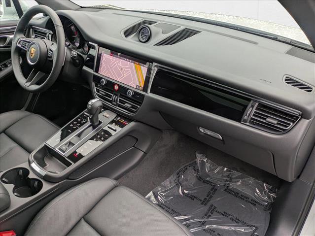 Used 2025 Porsche Macan image 26