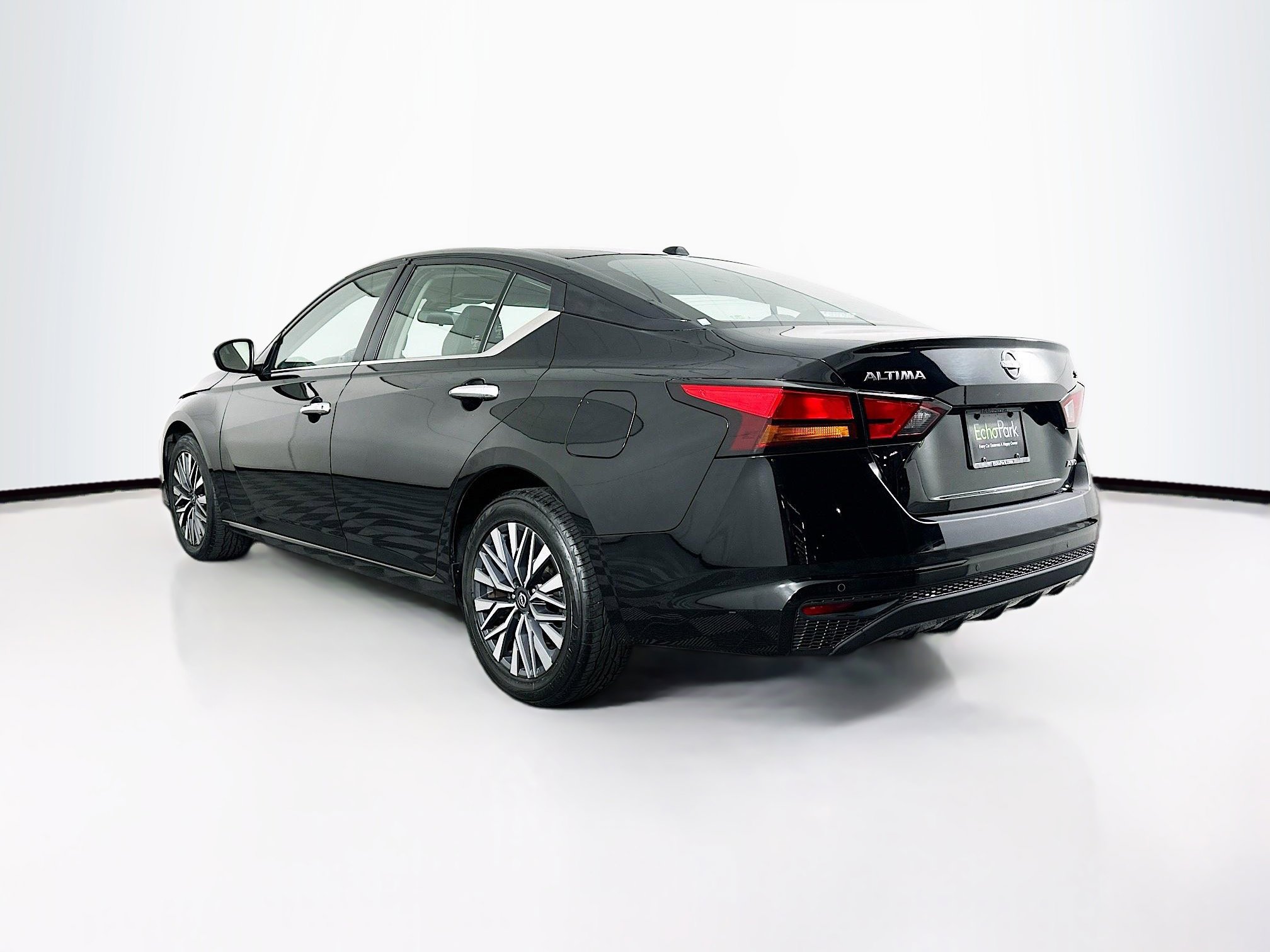 Used 2023 Nissan Altima 2.5 SV image 5