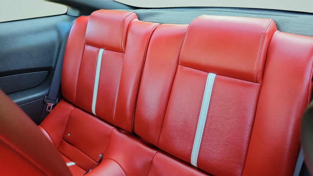 Used 2010 Ford Mustang GT Premium RWD image 9