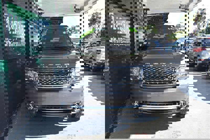 Used 2005 Land Rover Range Rover HSE image 12