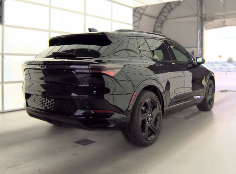 Used 2024 Chevrolet Equinox EV RS FWD image 2