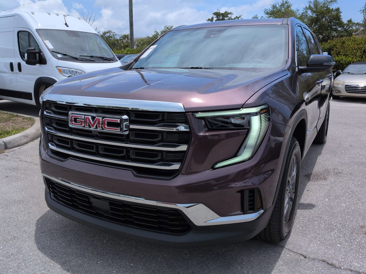 Used 2025 GMC Acadia Elevation FWD image 9