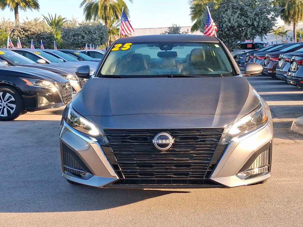 Used 2025 Nissan Altima 2.5 SV w/ SV Premium Package image 2