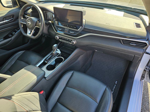 Used 2023 Nissan Altima 2.5 SR w/ SR Premium Package FWD image 11