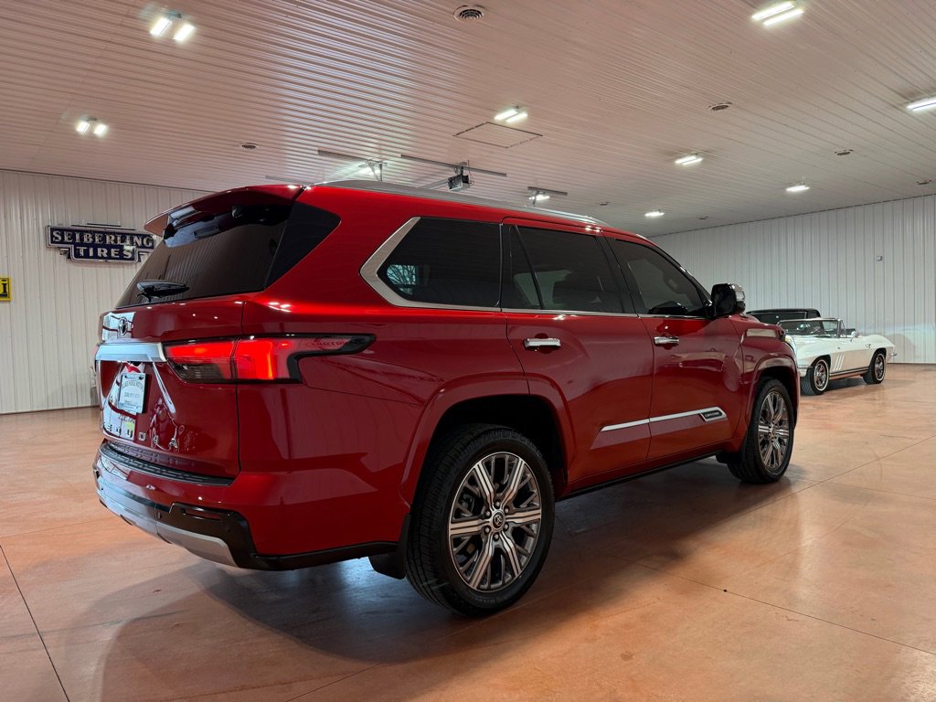 Used 2023 Toyota Sequoia Capstone AWD/4WD image 8