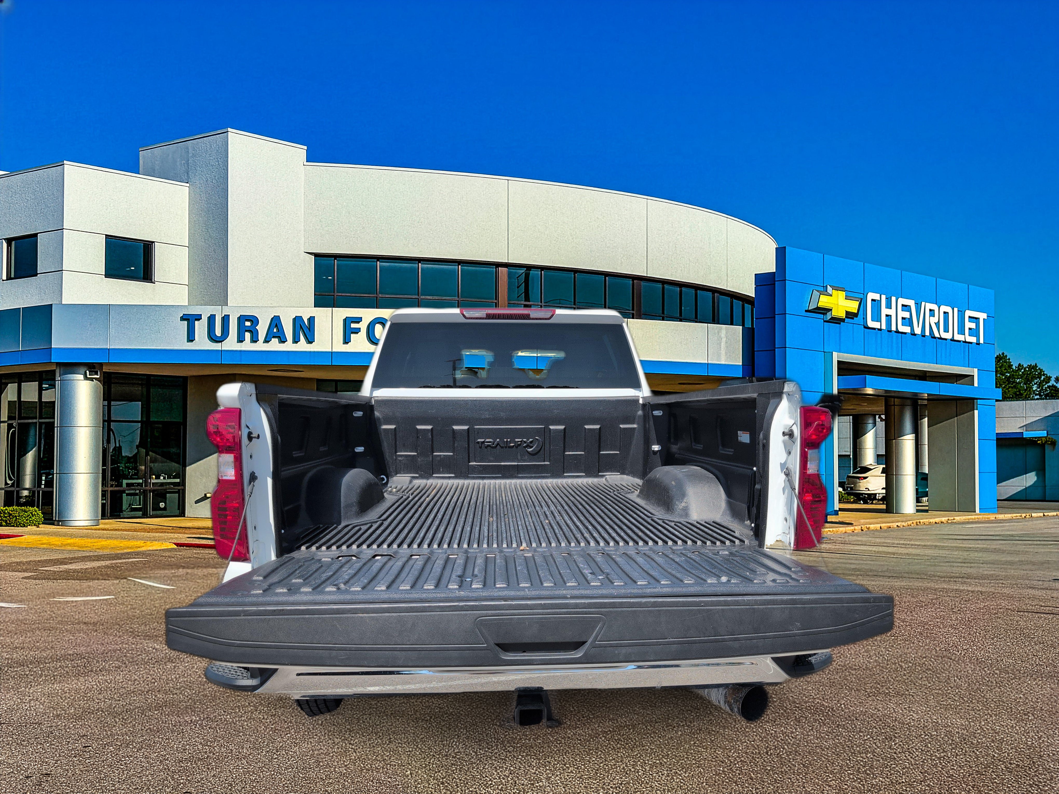 Used 2025 Chevrolet Silverado 2500 LT w/ Convenience Package AWD/4WD image 5