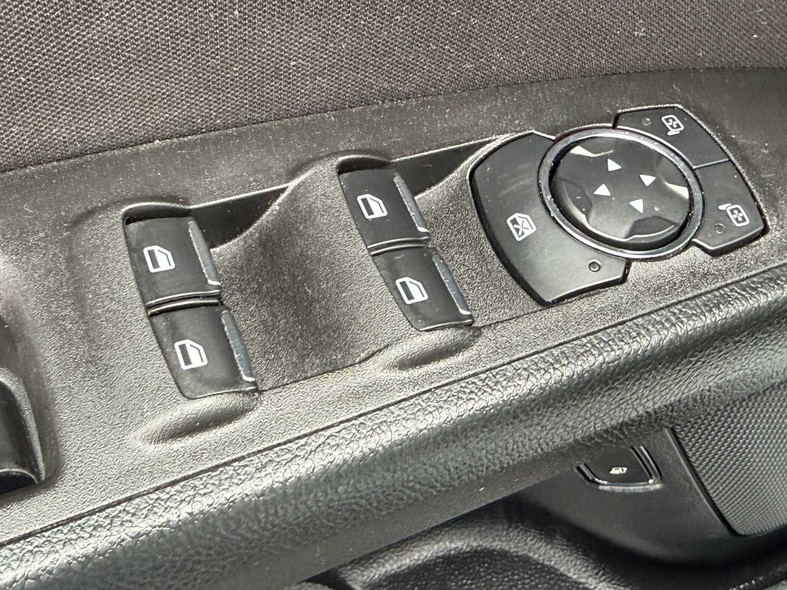 Used 2020 Ford Fusion SE FWD image 8