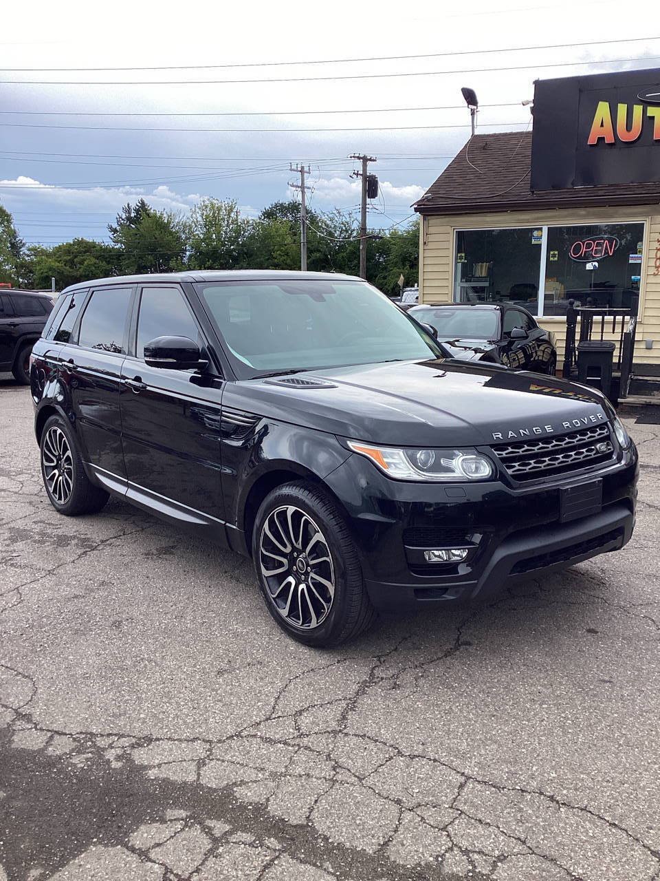 Used 2015 Land Rover Range Rover Sport SE AWD/4WD image 24