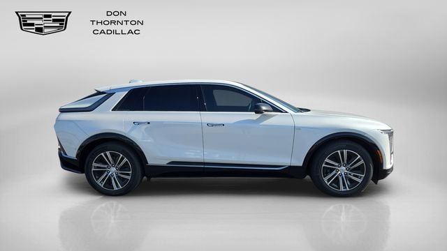 Used 2024 Cadillac Lyriq Luxury AWD/4WD image 6
