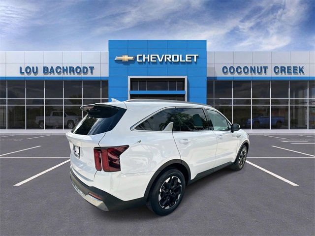Used 2024 Kia Sorento S image 8