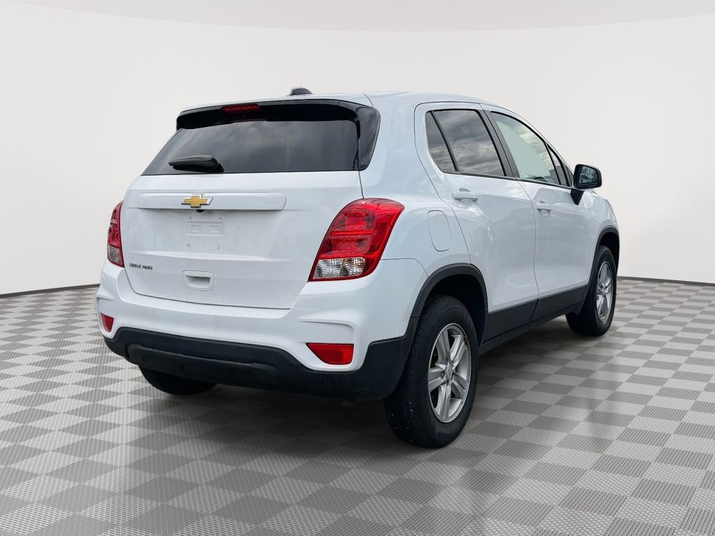 Used 2022 Chevrolet Trax LS w/ Tint and Cruise Package image 5