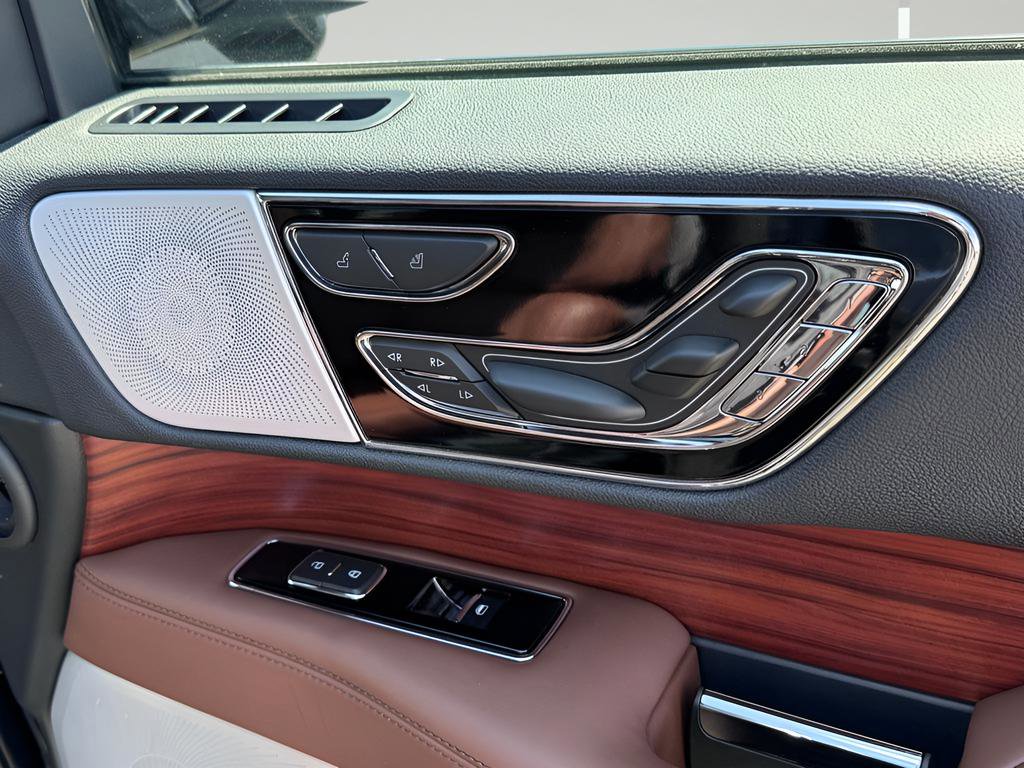 Used 2024 Lincoln Navigator Reserve image 33