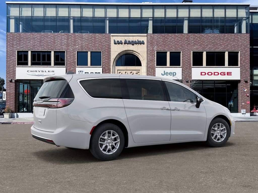 New 2026 Chrysler Pacifica Select image 4