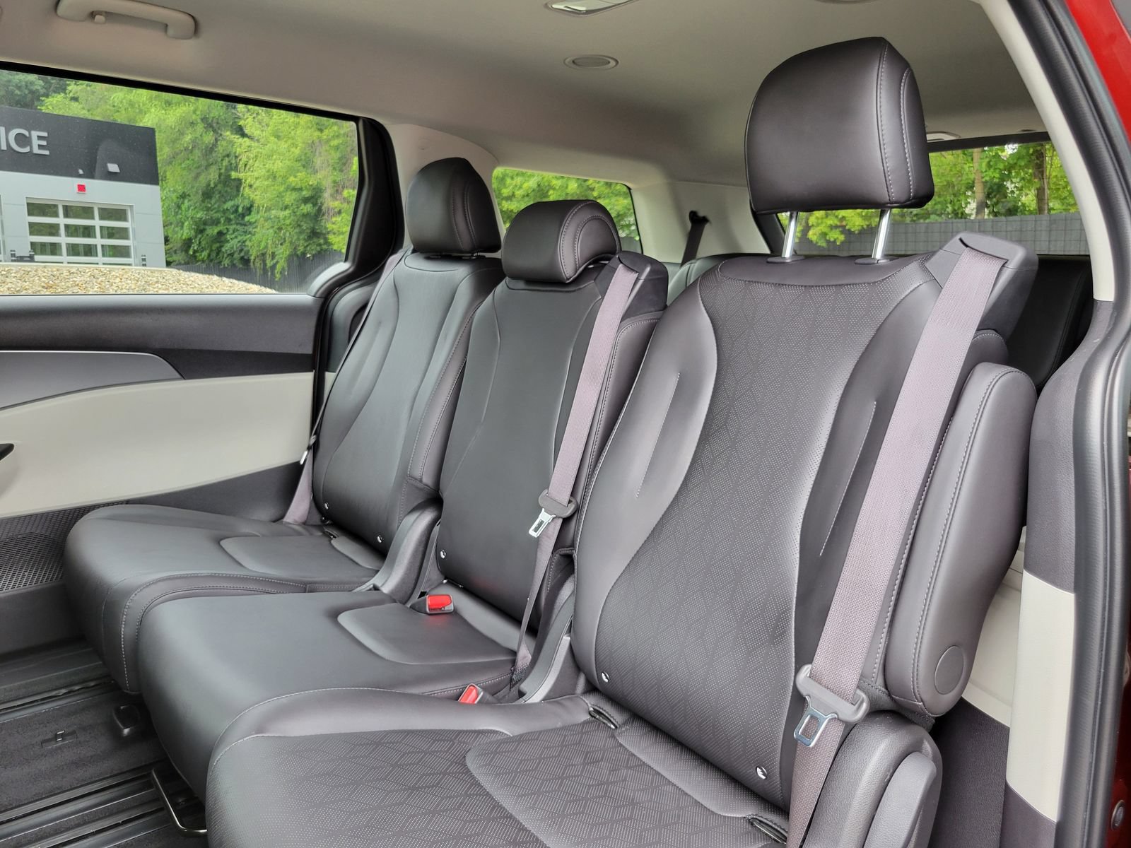 Certified 2023 Kia Carnival LX FWD image 24