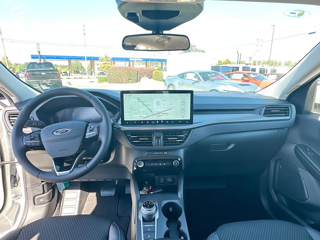 New 2025 Ford Escape SE w/ Class II Trailer Tow Package image 3