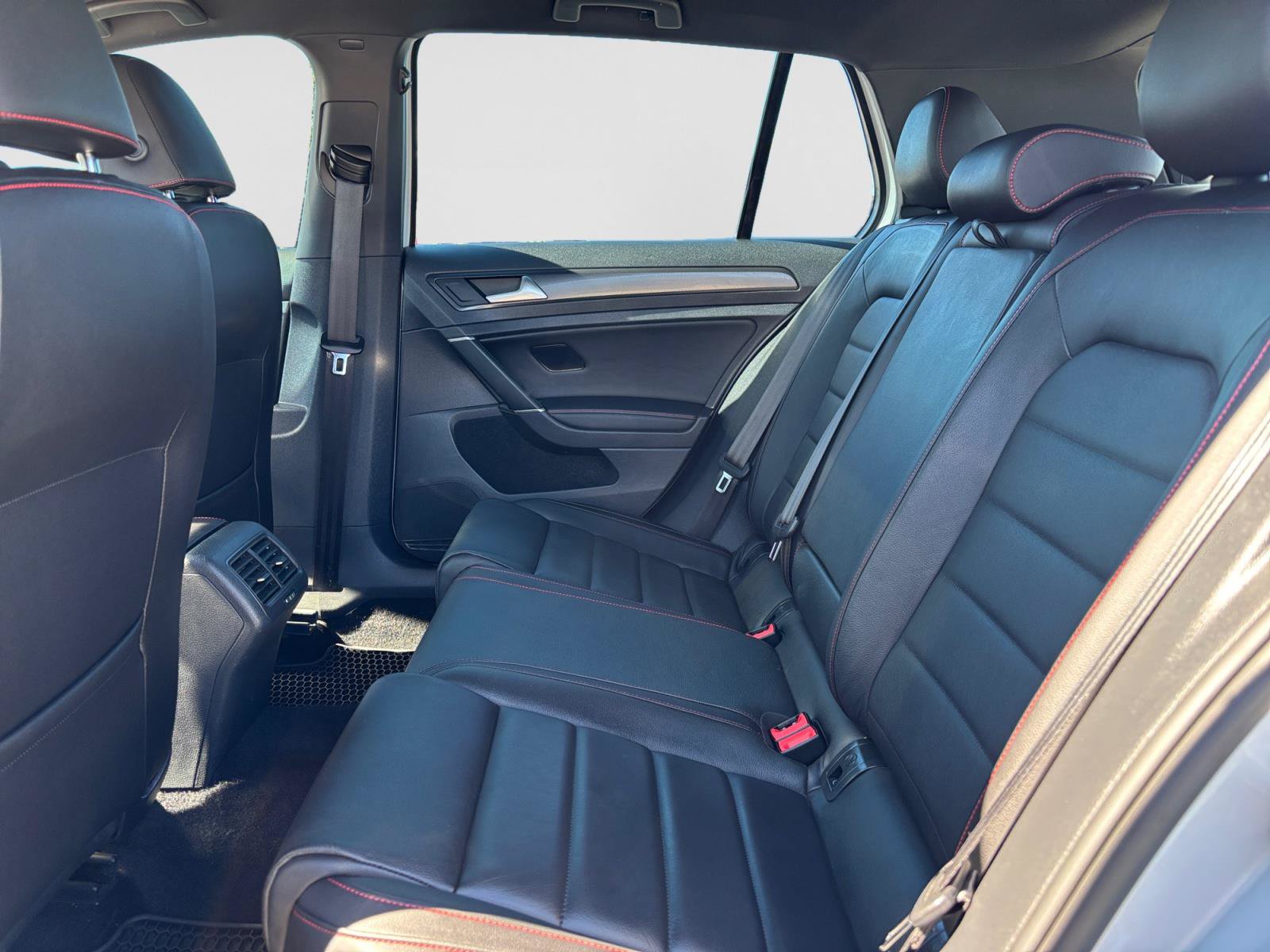 Used 2018 Volkswagen GTI SE w/ SE Leather Package FWD image 37
