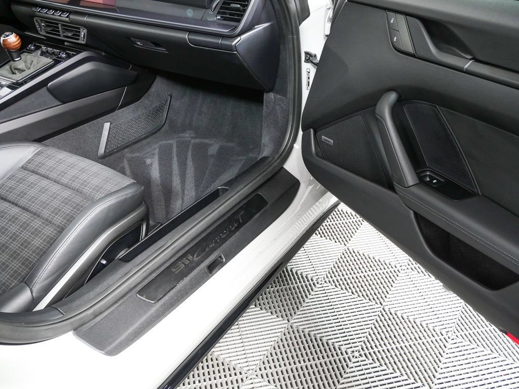 Certified 2025 Porsche 911 Carrera RWD image 23