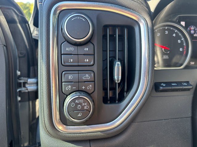 Used 2019 Chevrolet Silverado 1500 High Country w/ Technology Package AWD/4WD image 16