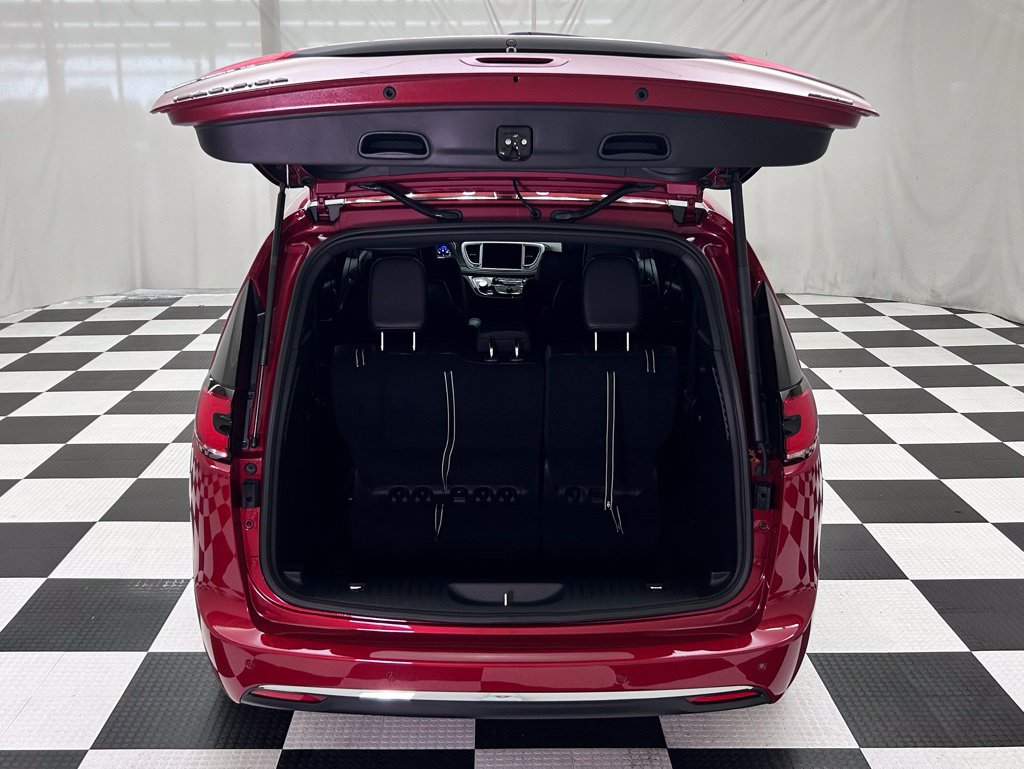 New 2026 Chrysler Pacifica Select AWD/4WD image 10