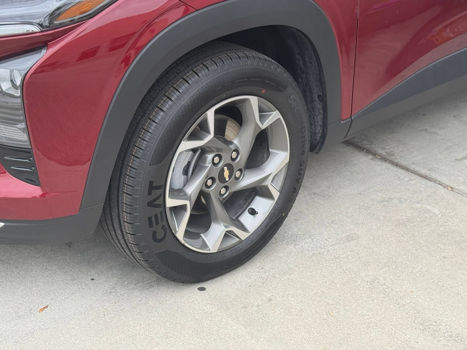 Used 2025 Chevrolet Trax LT FWD image 29