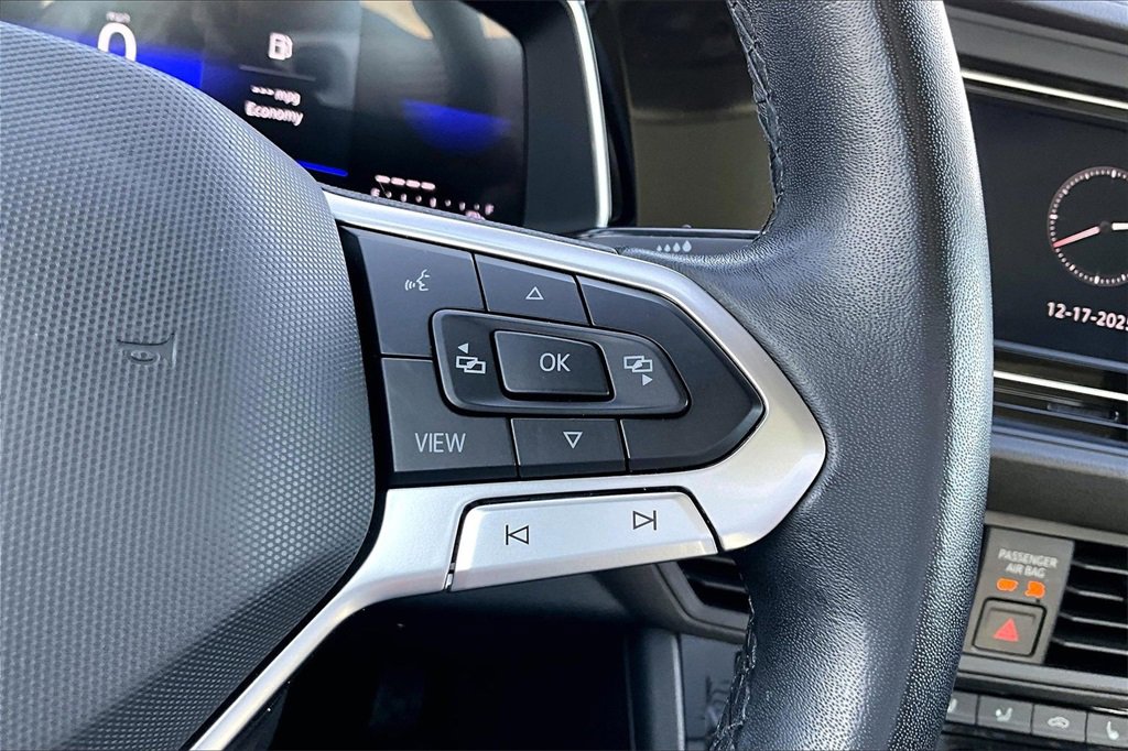 Used 2024 Volkswagen Jetta SE image 17