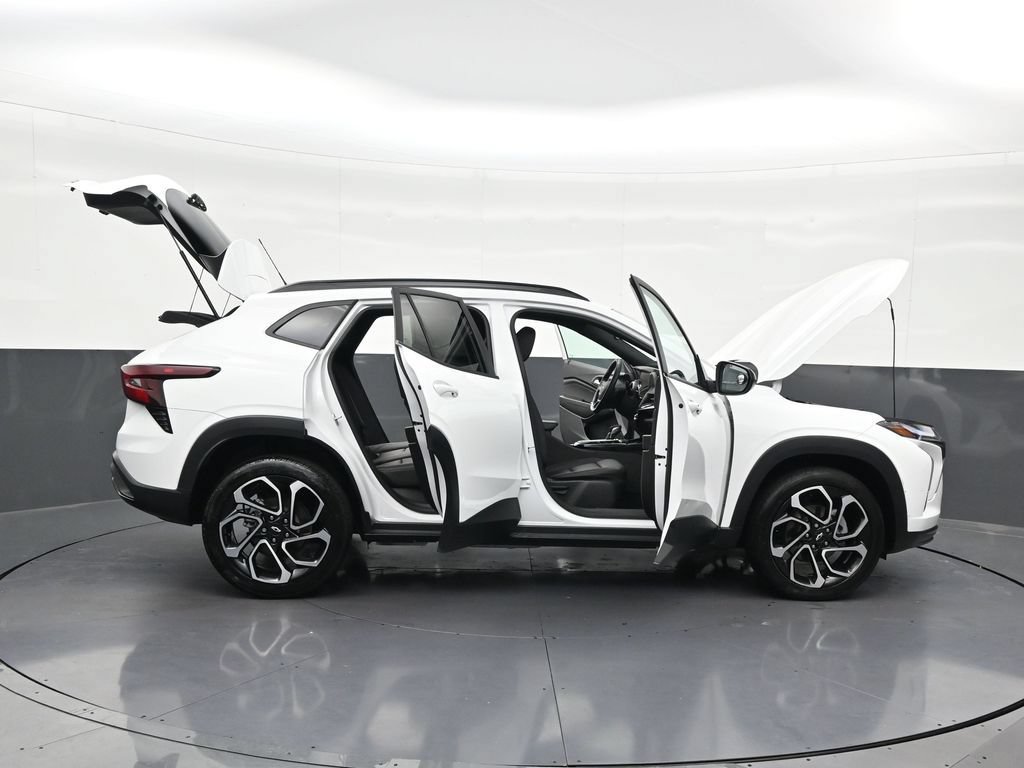 Used 2025 Chevrolet Trax RS FWD image 37