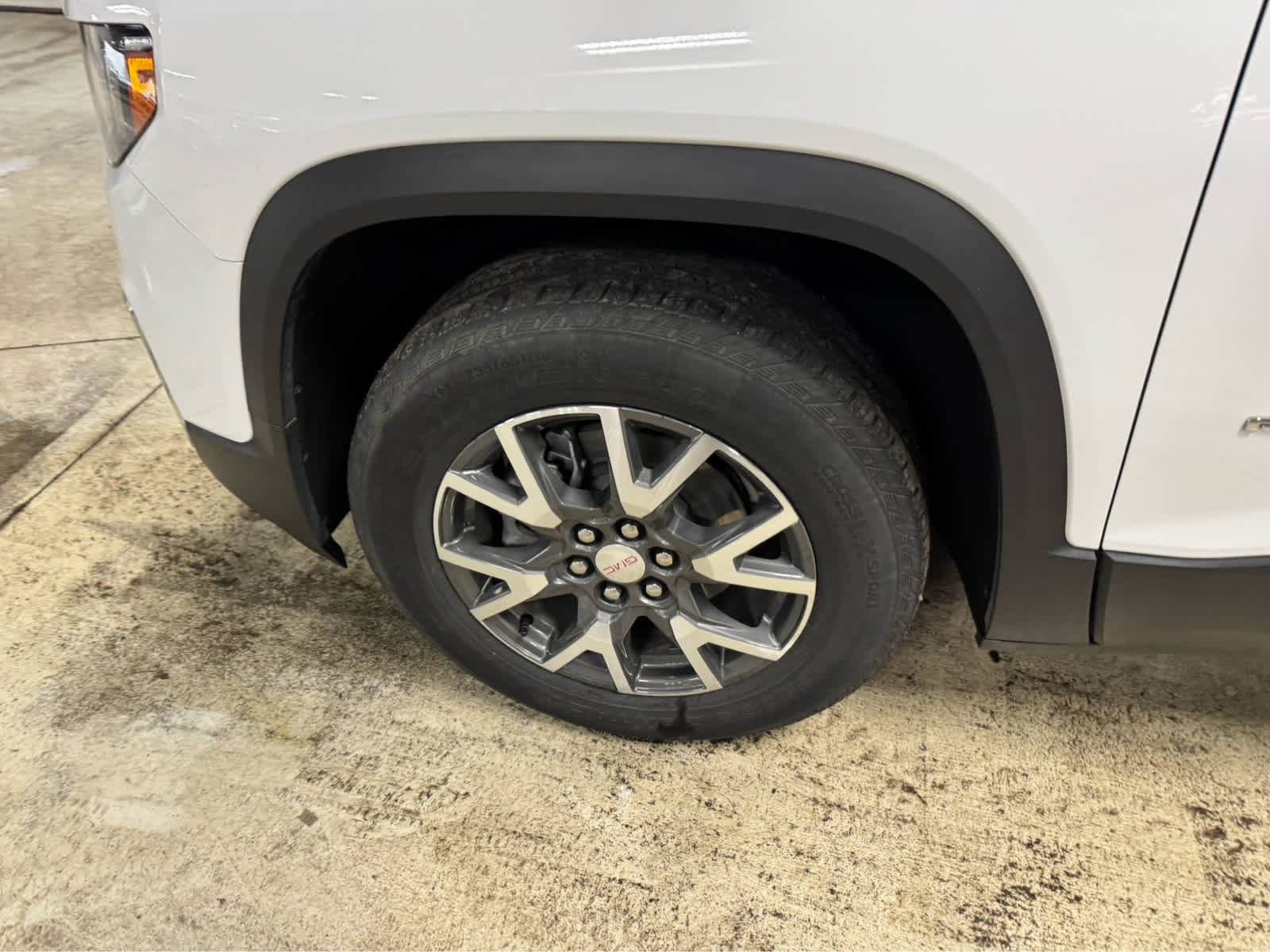 Certified 2023 GMC Acadia SLE w/ Driver Convenience Package image 9