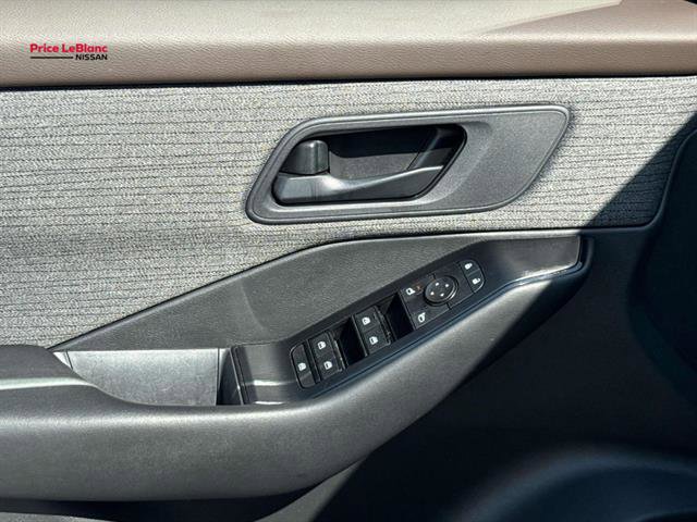Used 2023 Nissan Rogue S image 38