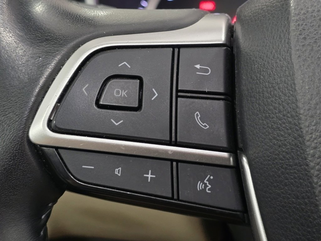 Certified 2023 Toyota Highlander XLE image 33
