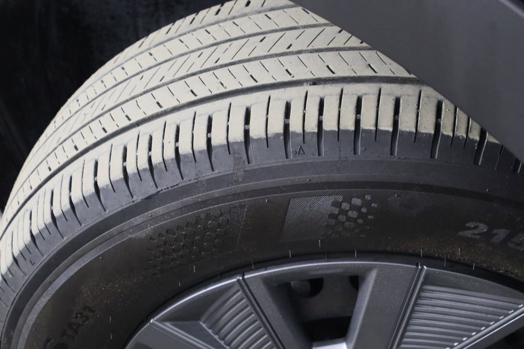 Used 2025 Nissan Kicks S w/ Charging Package image 32