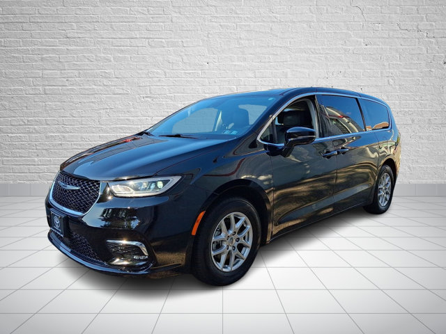 Used 2024 Chrysler Pacifica Touring-L FWD image 3