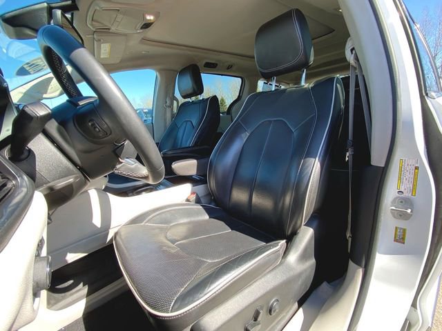 Used 2022 Chrysler Pacifica Limited image 20