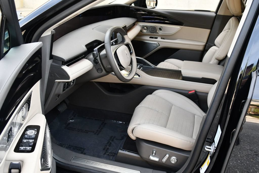 Used 2024 Lincoln Nautilus Reserve w/ Equipment Group 203A AWD/4WD image 15