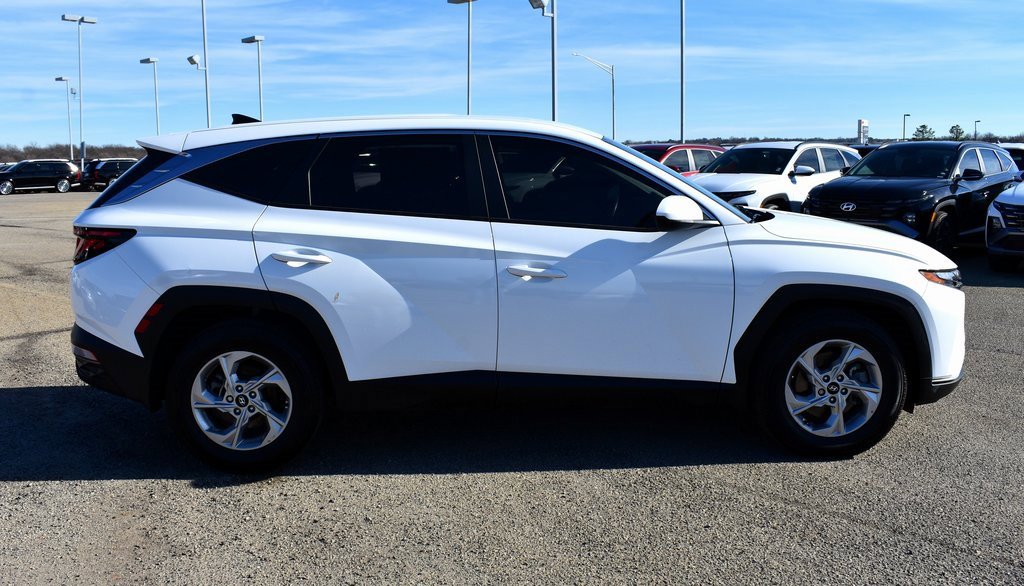 Used 2024 Hyundai Tucson SE image 2