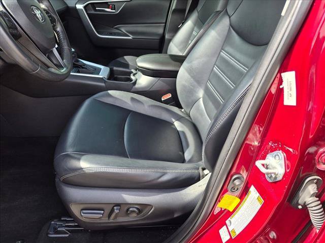 Used 2019 Toyota RAV4 XLE Premium FWD image 15
