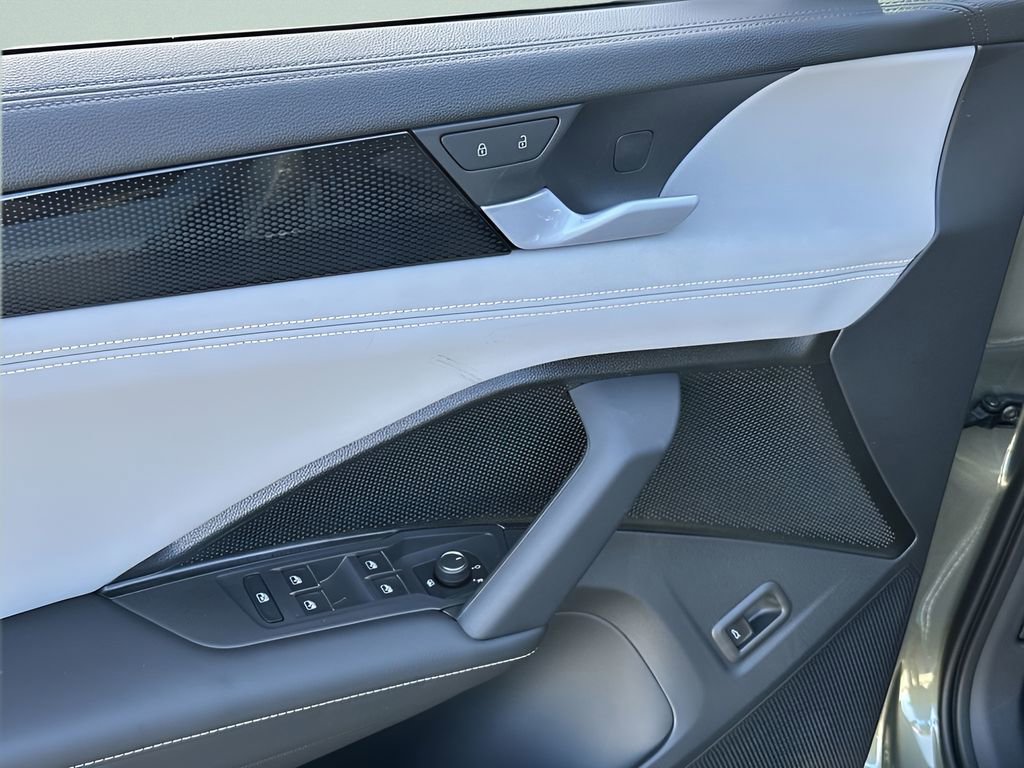 New 2026 Volkswagen Tiguan SE R-Line image 13