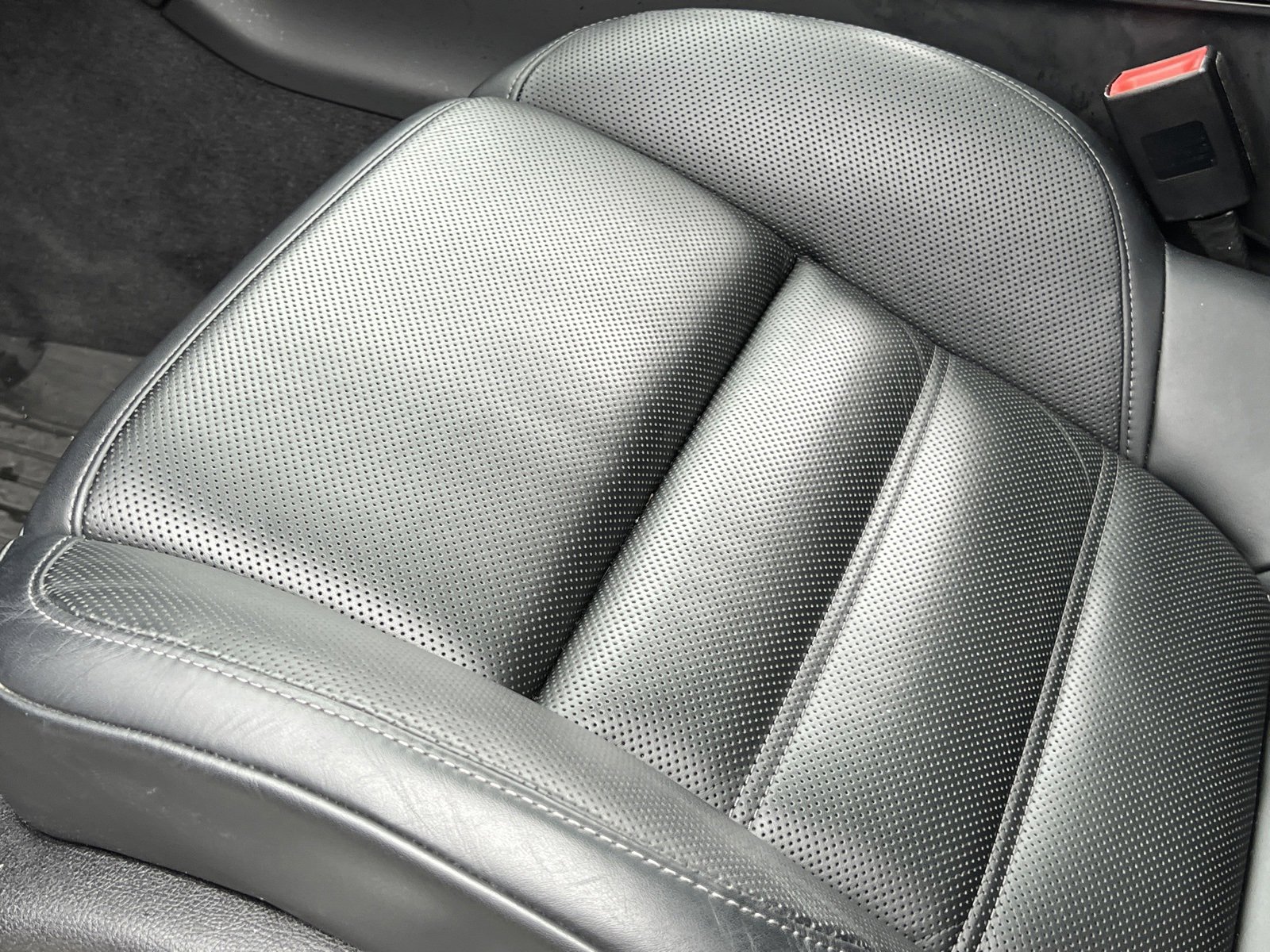 Certified 2025 Porsche Macan image 32