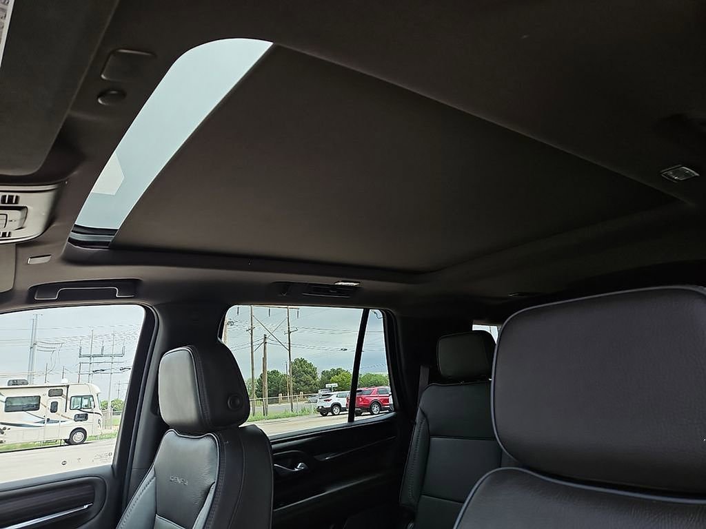 Used 2022 GMC Yukon Denali image 24