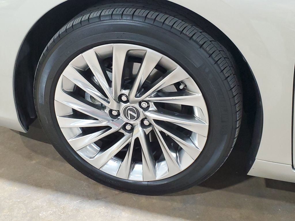 Used 2022 Lexus ES 300h Ultra Luxury w/ Accessory Package 2 image 44