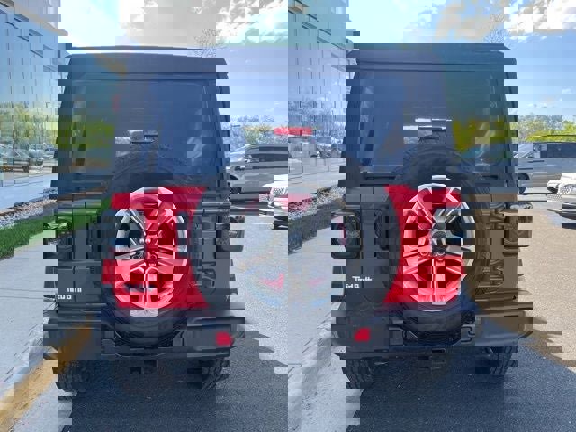 Used 2021 Jeep Wrangler Unlimited Sahara w/ Cold Weather Group AWD/4WD image 8