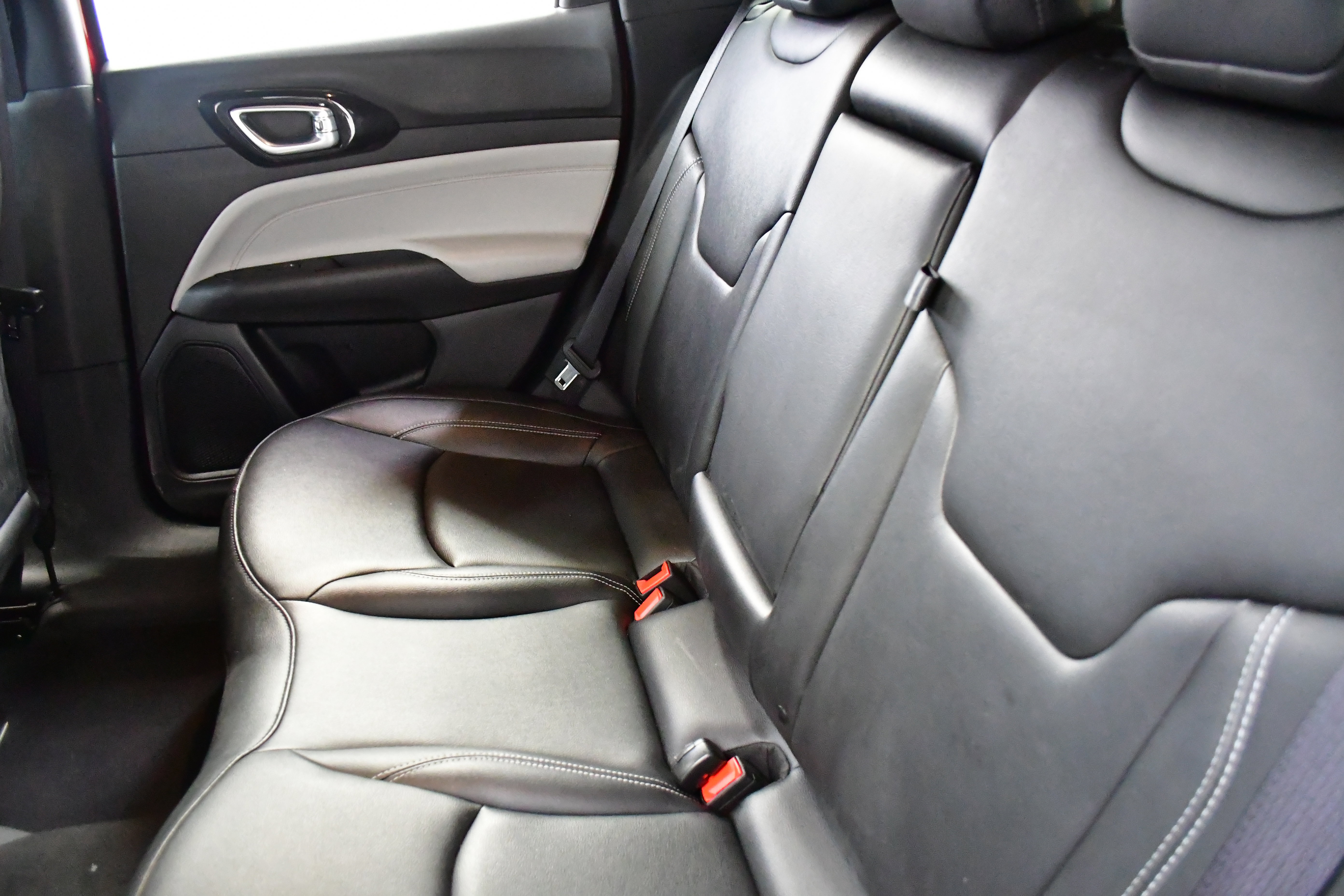 Used 2025 Jeep Compass Limited image 10