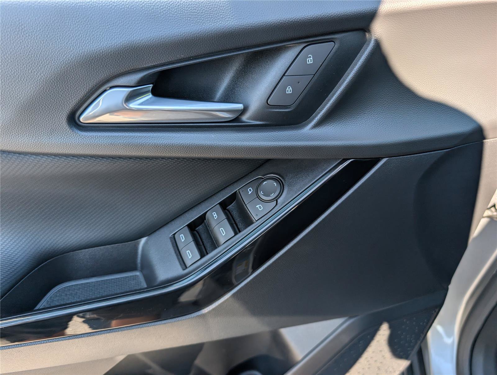 Used 2025 Chevrolet Equinox LT FWD image 19