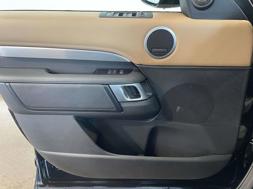 Used 2023 Land Rover Discovery S R-Dynamic image 37