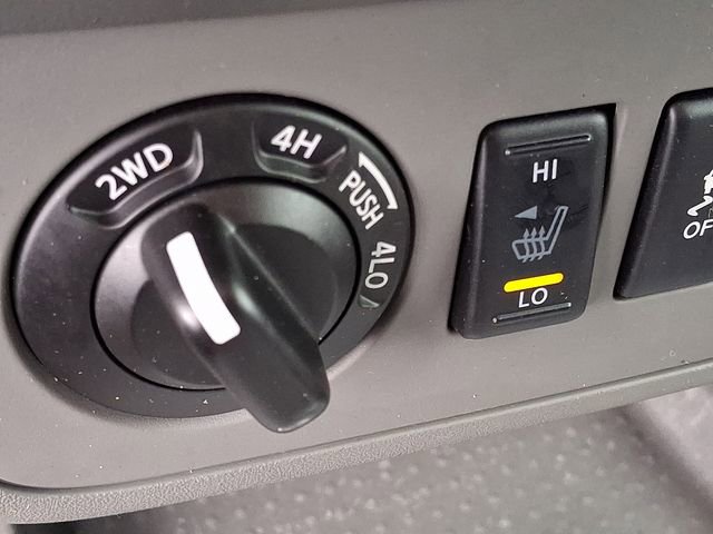 Used 2020 Nissan Frontier SV w/ Midnight Edition Floor Mats image 15