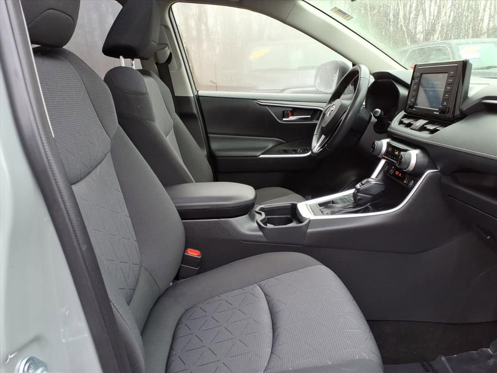 Used 2021 Toyota RAV4 XLE w/ Convenience Package image 10
